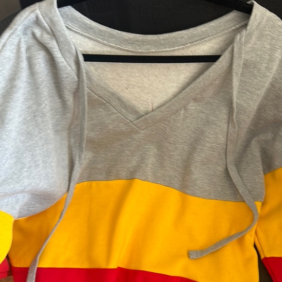 Women’s Chiefs Official Apparel Sweatshirt- - Picture 7 of 9